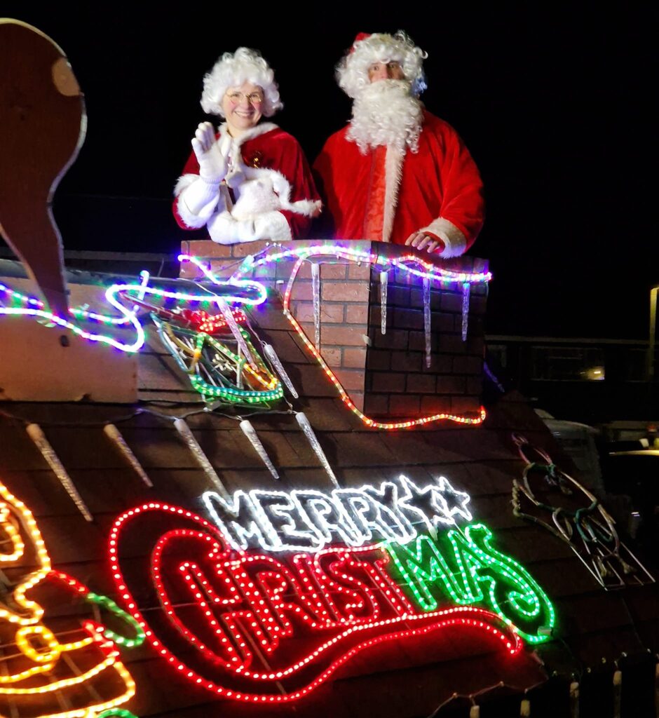 Banbury Cross Round Table Santa Sleight visits Banbury streets